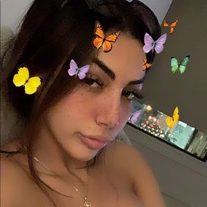 Meet your Posher, Mia